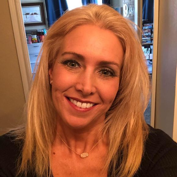 Meet your Posher, Jennifer - Picture 1 of 1